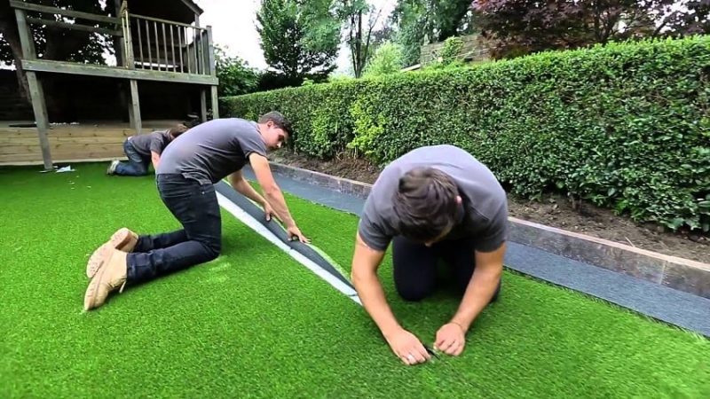How to apply artificial lawn